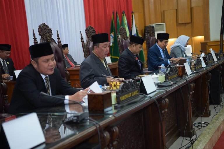 Paripurna , Pemandangan Umum Fraksi , Tenaga Kerja Asing Dan Lokal
