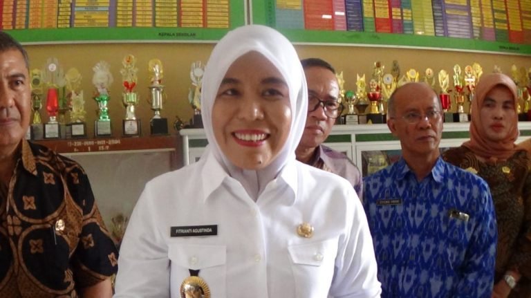 Pungli , Wakil Walikota Palembang Fitrianti Agustinda