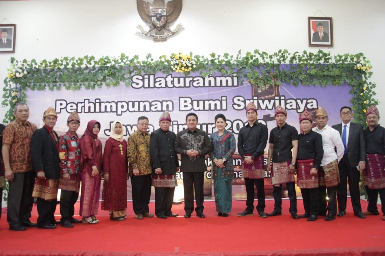 Gubernur Sumsel H Herman Deru , warga sumsel