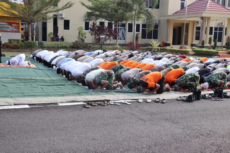 Karhutla , Shalat Istisqa