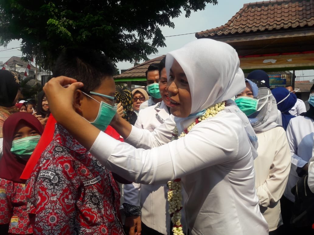 HUT PMI , Masker