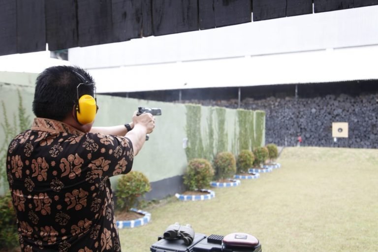 HUT TNI , Tembak