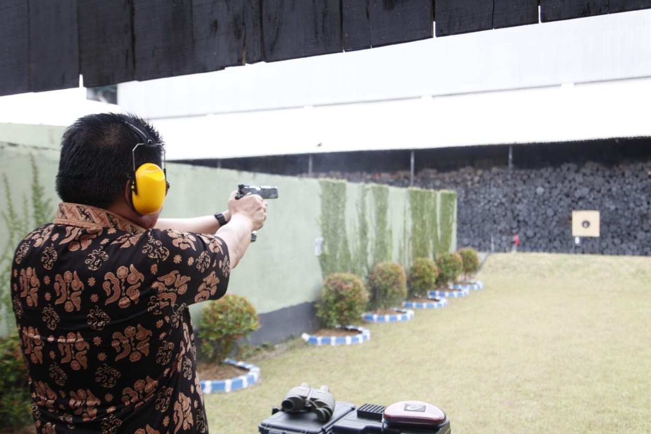 HUT TNI , Tembak