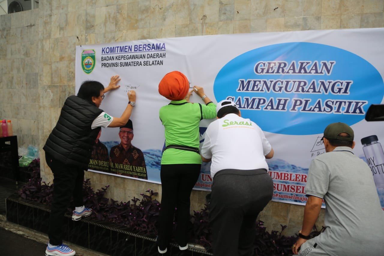 Kurangi Sampah Plastik, Pegawai Pemprov Diimbau Bawa Botol Minum ke Kantor