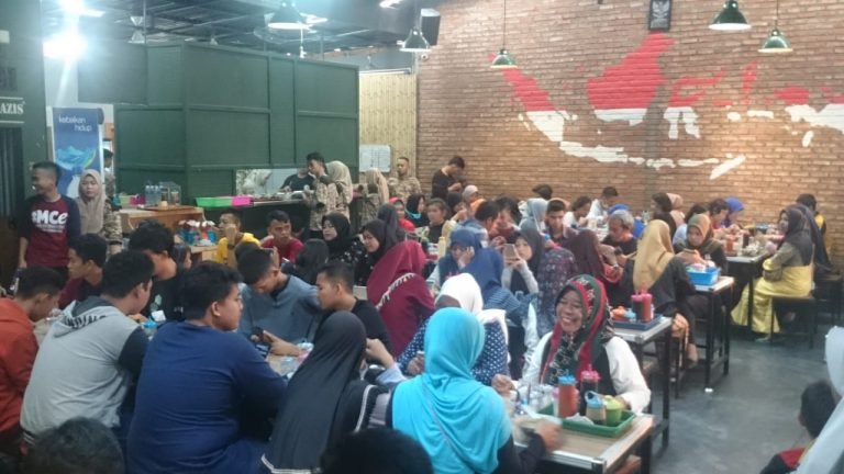 Bakso Granat Mas Aziz , Hari Pahlawan , makan bakso gratis