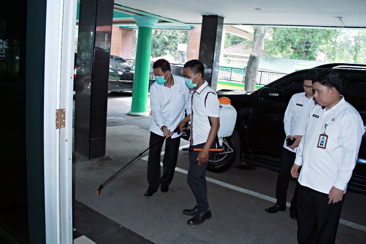 Wahai Pegawai, Stop Dulu Keluar Negeri