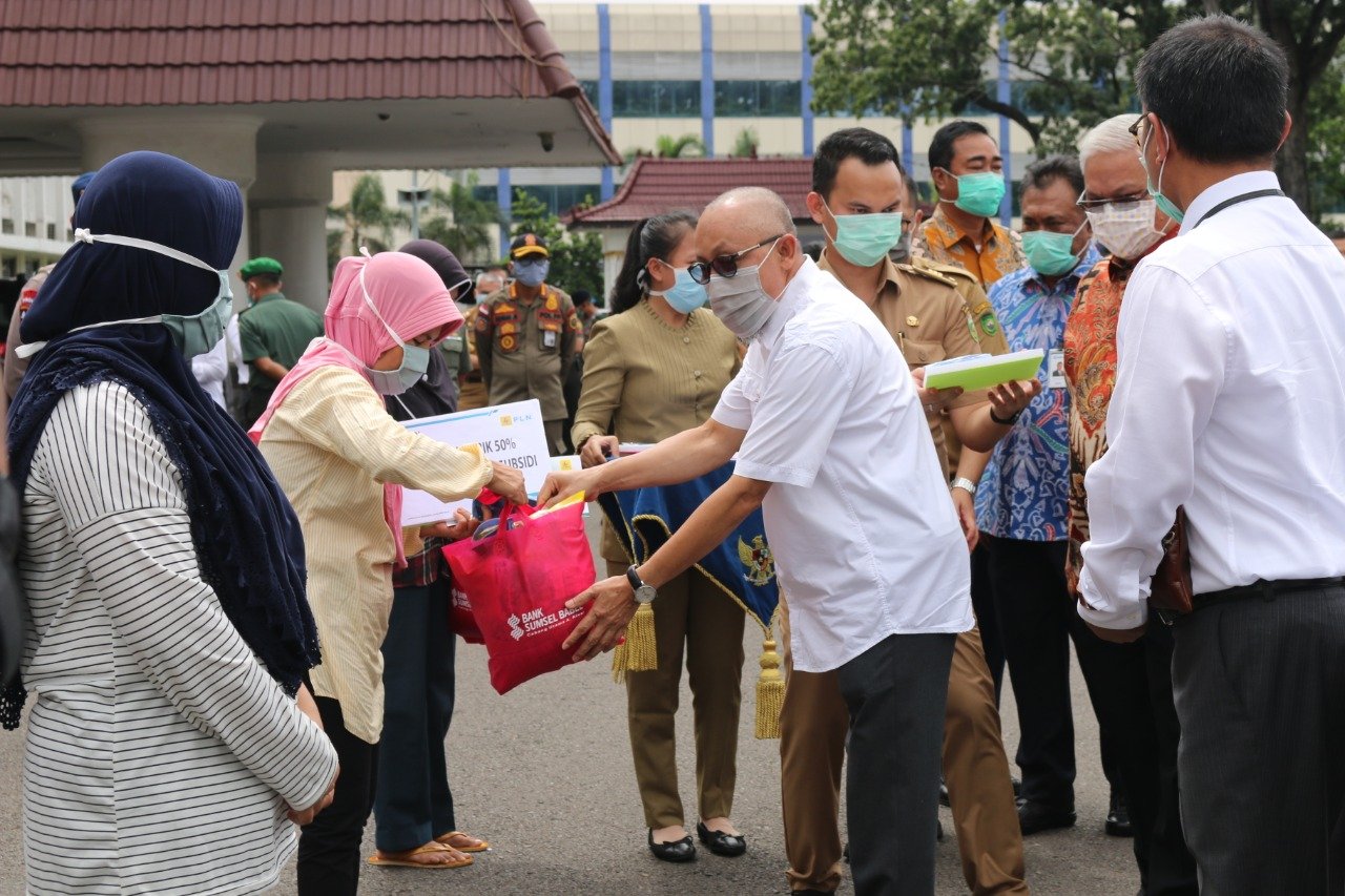 PLN Kucurkan Rp 165 Miliar untuk Warga Kurang Mampu
