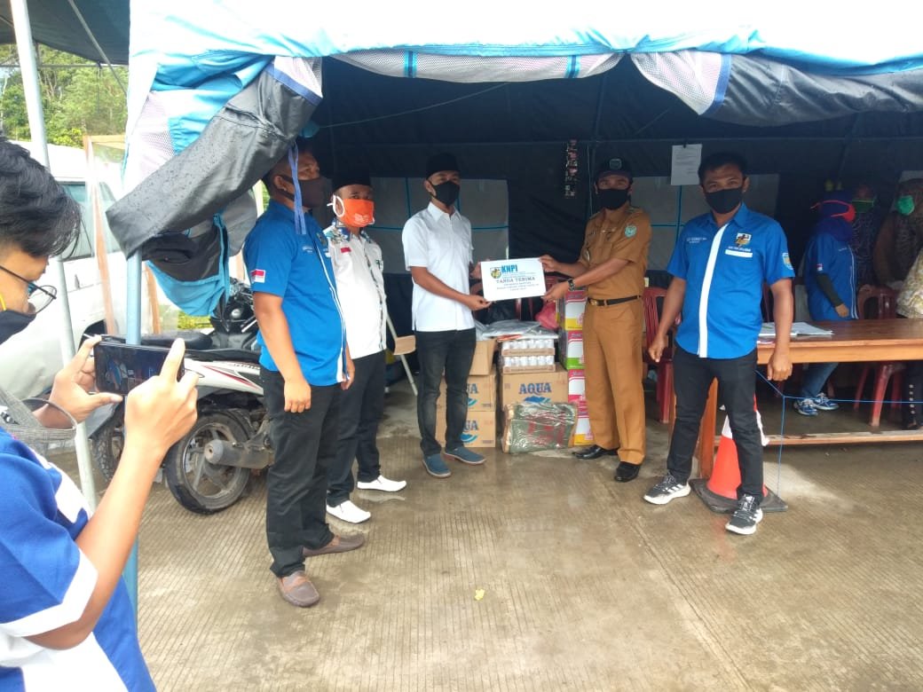 Kado Manis dari KNPI OKU Selatan untuk Gugus Tugas
