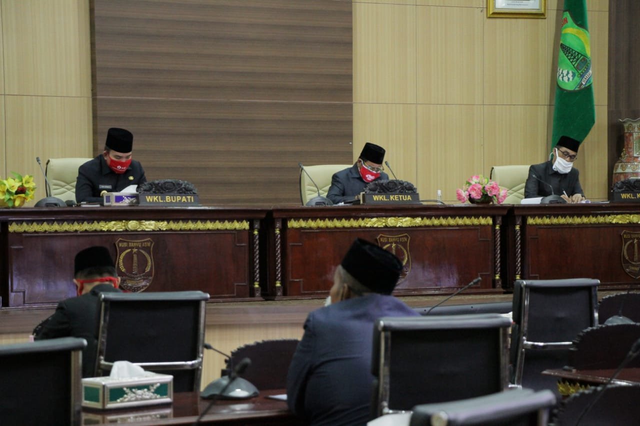 Fraksi DPRD Sampaikan Pandangan Umum Raperda APBD TA 2019 dan Dua Raperda Muba 2020