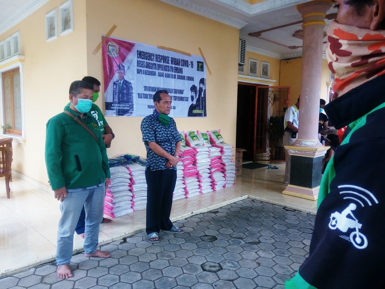 Ketika Paidol Menghapus Air Mata Ojol…!