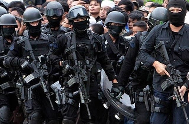 Densus 88 Bekuk Terduga Teroris di Surabaya