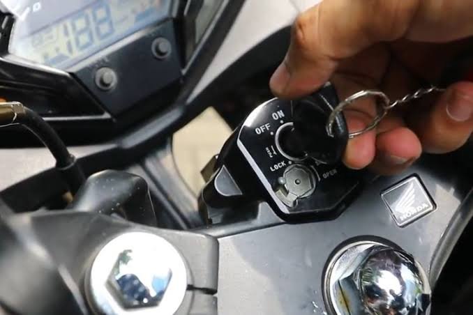 Kunci Kontak Motor Seret? Ini Tipsnya