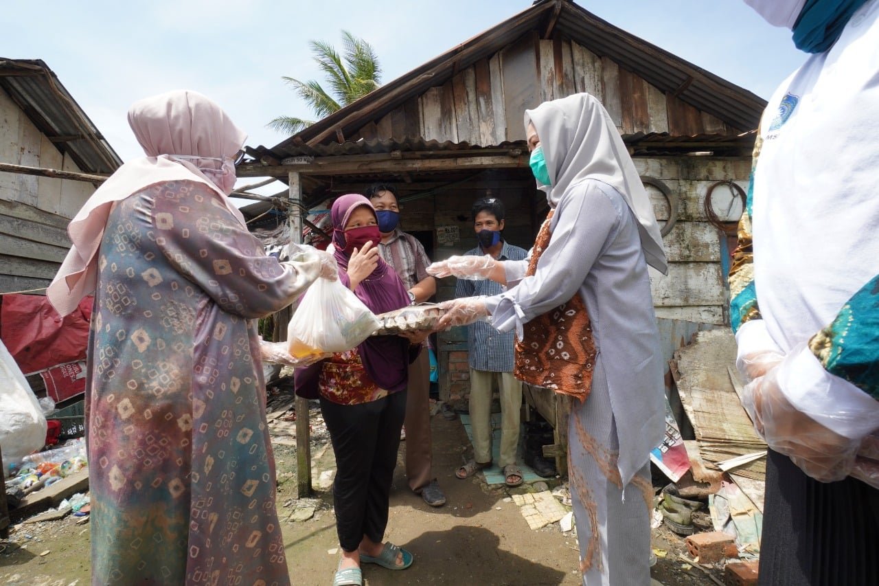 Peduli Covid-19, Feby Deru Ulurkan Tali Kasih