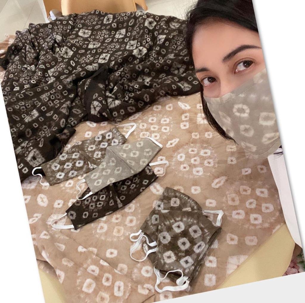 Ketika Sang Istri Bupati Donasikan Masker Kain Gambo