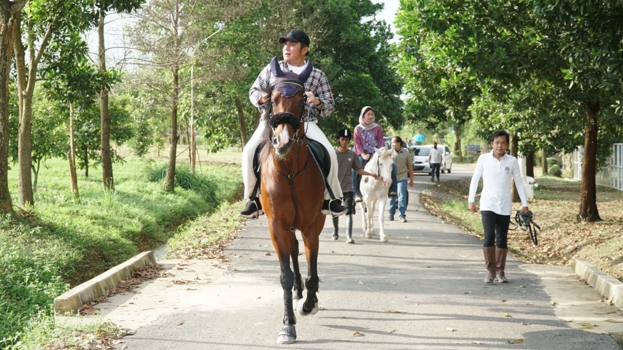 Saya Ajak Mereka Berkuda, Memanah dan Cocok Tanam
