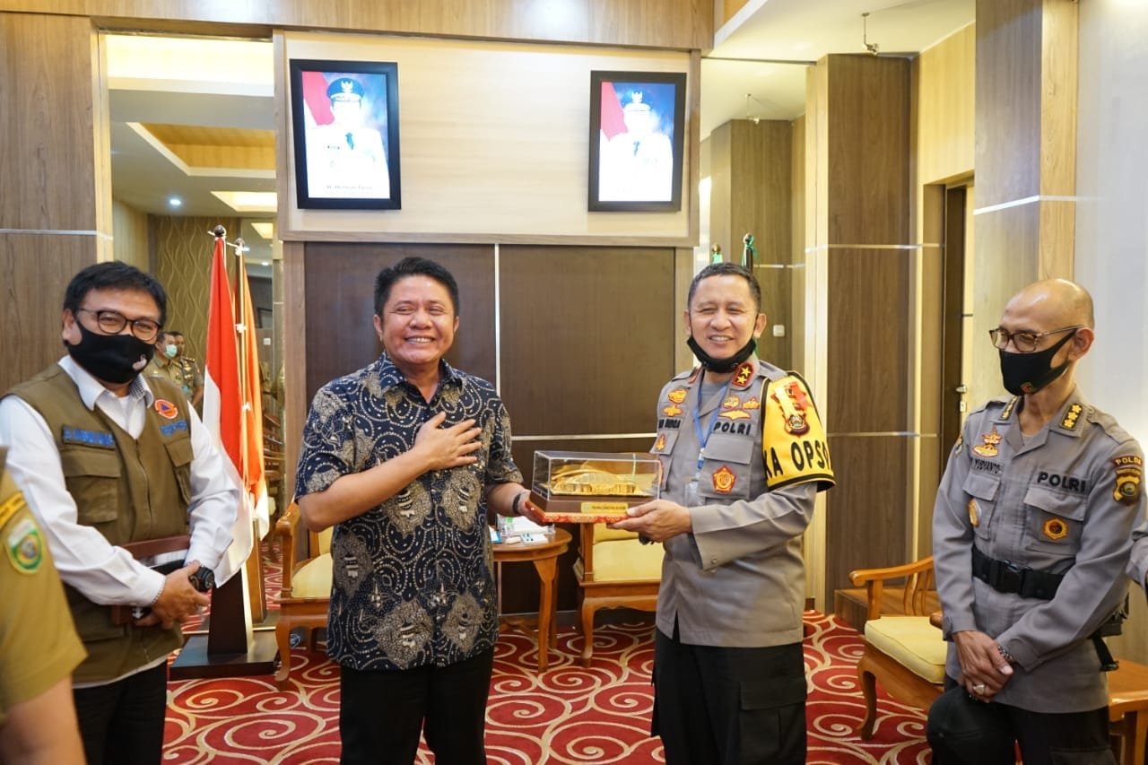 Herman Deru Sambut Kedatangan Kapolda Baru