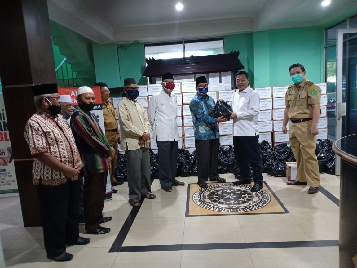 Gugus Tugas Covid-19 Kemenag Berikan Bantuan Kepada Marbot Masjid