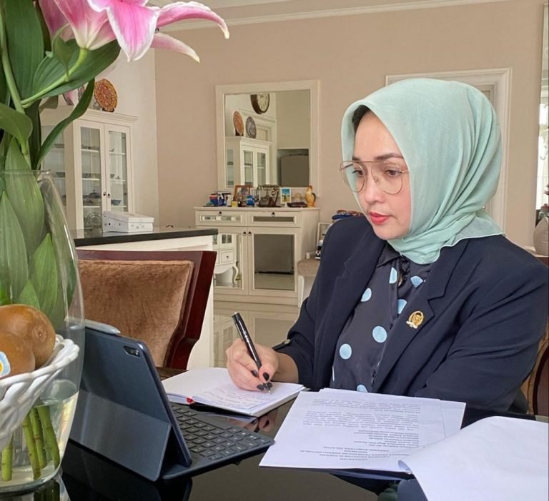 Hj Eva Susanti DPD RI , SPP Sekolah
