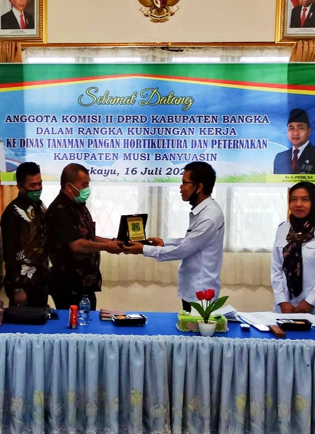 Komisi II DPRD Bangka Belajar Peternakan di Muba