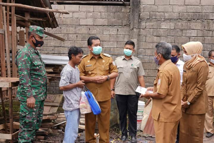 Menangis Slamet Riyadi Dalam Pelukan Askolani