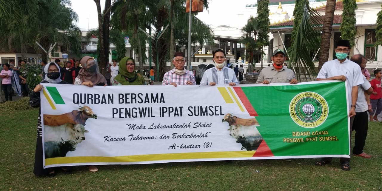 Pengwil IPPAT Sumsel Serahkan Satu Ekor Sapi