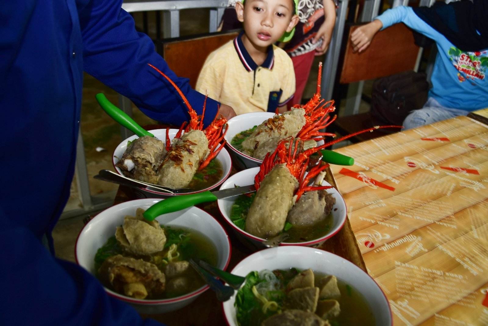 Kedai Bakso Jawara Sajikan Menu Bakso Lobster