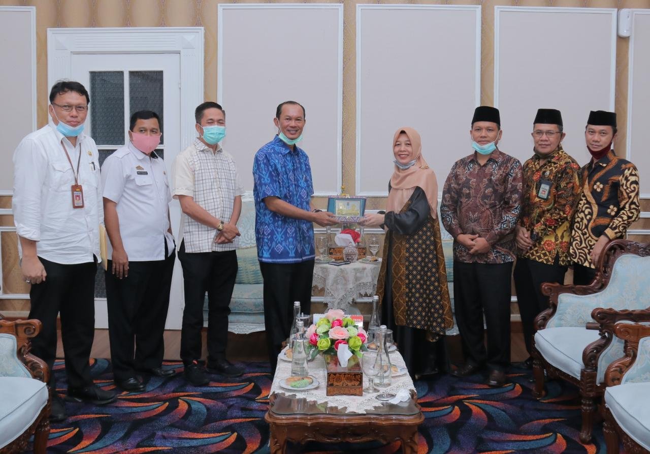 Prof Dr Nyayu Khodijah S. Ag M.Si , Rektor UIN , Rektor Universitas Islam Negeri (UIN) Raden Fatah Palembang , Shuttle Bus , Walikota Palembang
