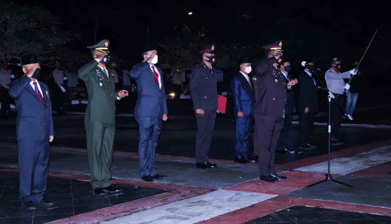 Apel Kehormatan dan Renungan Suci , jasa para pahlawan , Kemerdekaan , Makam Pahlawan , Obor , Pahlawan , peringatan hari kemerdekaan Republik Indonesia , Renungan suci