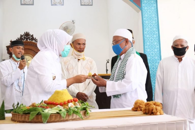 Fitrianti Agustinda , Masjid Sukalillah