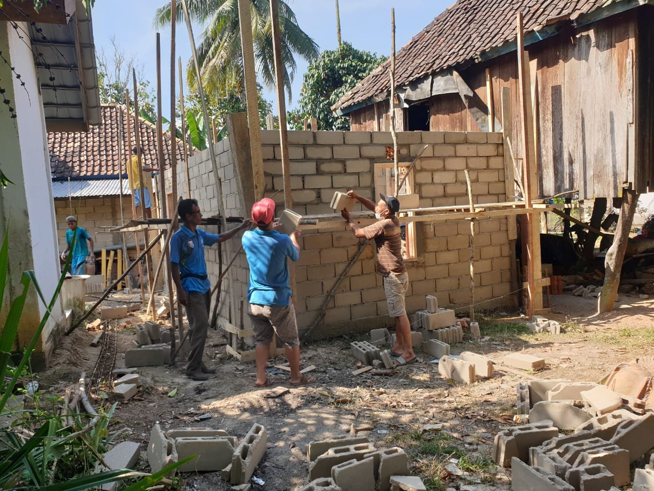 bedah rumah , Pemdes , Pemerintah Desa , Rimba Terab , RTLH , Rumahnya Tidak Layak Huni lagi , Suak Tapeh