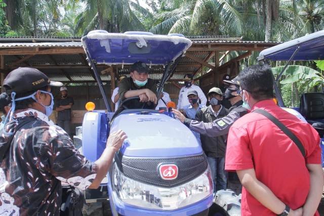 Anggota DPR RI , Combine Hevester Multiguna , Desa Purwa Agung , Desa Sari Agung , Kelompok Tani Cempaka , Kelompok Tani Marta Sari , Kelompok Tani Subur Makmur UPPO , Kelompok Tani Tulus Tani , Pandemi Covid-19 , Power Thresher , Unit Pengolah Pupuk Organik