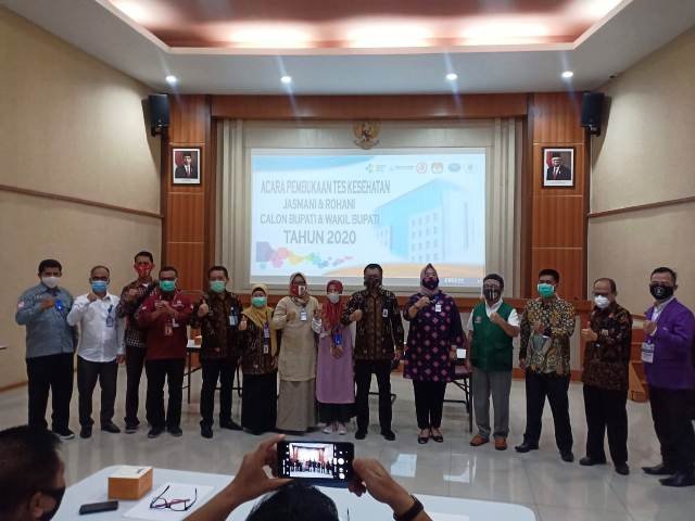 Cabup , Cawabupnya , KPU Sumsel , Pemeriksaan Kesehatan , Pilkada Sumsel , Protokol kesehatan , Tempat Pemilihan Suara , Tim MCU , TPS