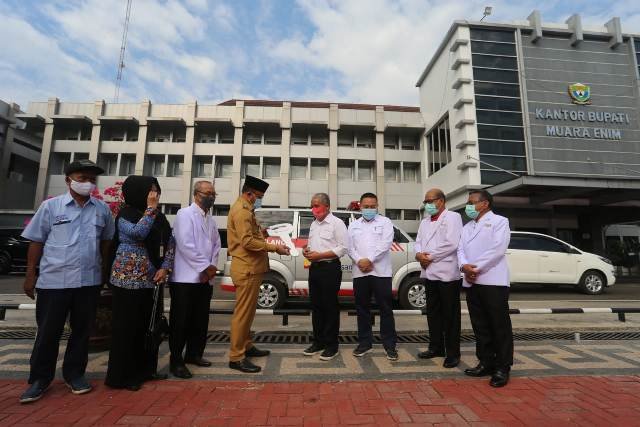 kesehatan masyarakat , mobil ambulance , PMI Muara Enim , PT Bukit Asam (PTBA) , Simbolis