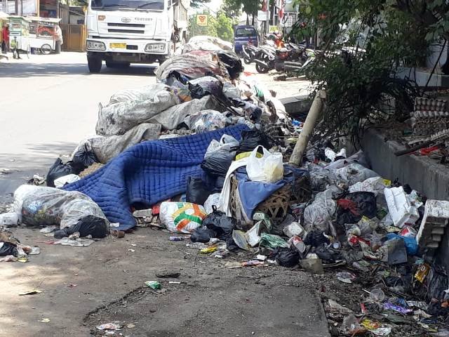 bahu Jalan , Jalan Raya Mahar Martanegara , pengguna jalan , pengolahan sampah , Tumpukan Sampah