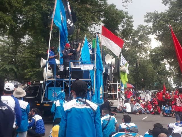Gedung Sate , Jakarta Menjadi Lautan Buruh , Organisasi FSPMI , Ratusan Buruh DI Jawa Barat , UMSK Kabupaten Bekasi