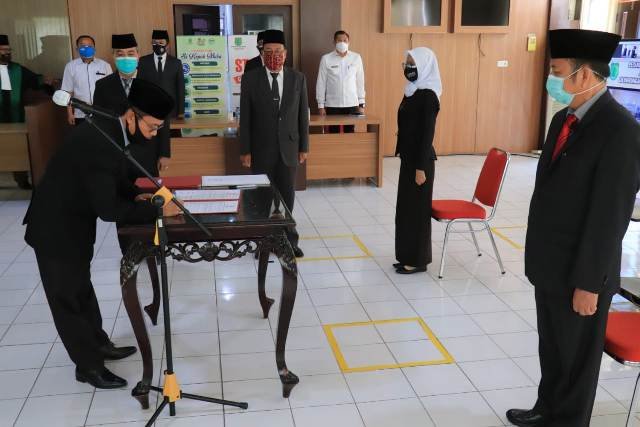 Asisten Bidang Administrasi Umum , Inspektorat , Instansi Pemerintahan , Jabatan Fungsional , Pejabat Fungsional Ahli Madya , Pelaksanaan Pembangunan Nasional , Pelayan Masyarakat , Perencana Ahli Madya