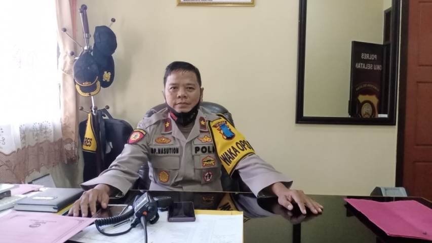 kasus pencurian , pemberhentian dengan tidak hormat , sidang pemberhentian secara terbuka