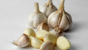 manfaat bawang putih, tanaman herbal perlancar peredaran darah