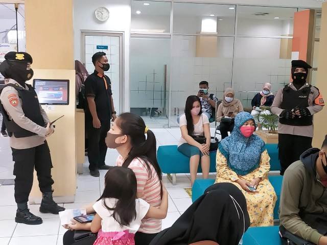 Kegiatan Patroli , Melaksanakan Protokes Covid 19 , mengedukasi masyarakat , Para Nasabah BNI OPI MALL Jakabaring
