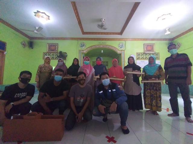 alat inovasi pemotong pisang , alat pengiris pisang , ibu rumah tangga , pelatihan membuat keripik pisang , Program pengabdian masyarakat , Teknik Mesin Universitas Sriwijaya