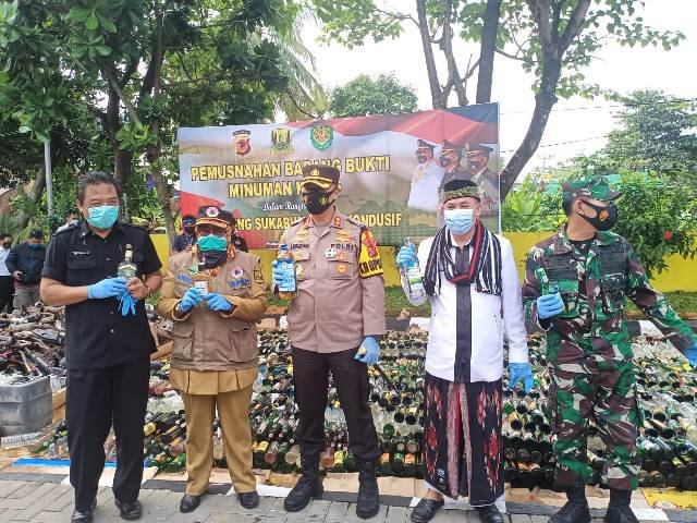 pemusnahan barang bukti , pengamanan pergantian malam tahun , Rapat Lintas sektoral , ribuan botol miras dari berbagai merek