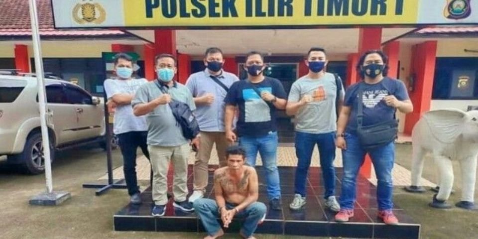 Dianiaya Para Preman , Pengeroyokan Pegawai Bakso Di Bwah Jembatan Ampera