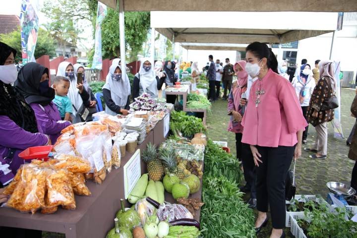 Kelompok Wanita Tani , menghasilkan produk pangan , Perempuan inspiratif