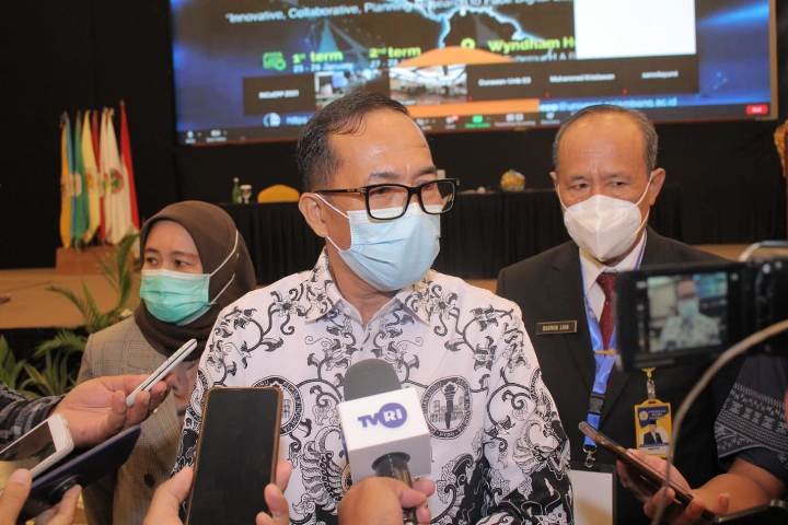 kegiatan seminar international pertama