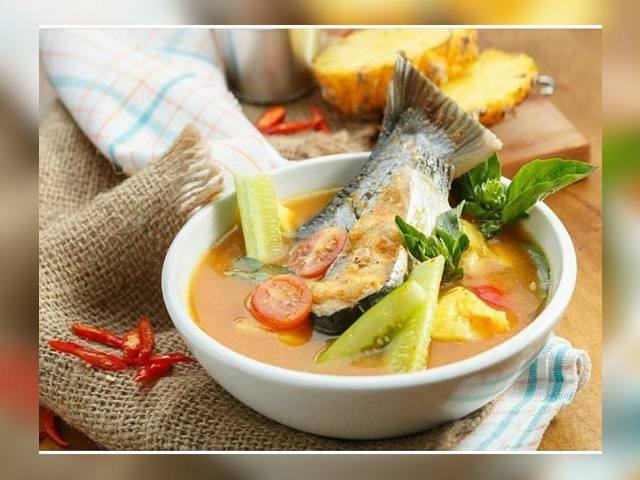 Kuliner Khas Palembang , Pindang ikan patin , sajian ikan dengan kuah sedap