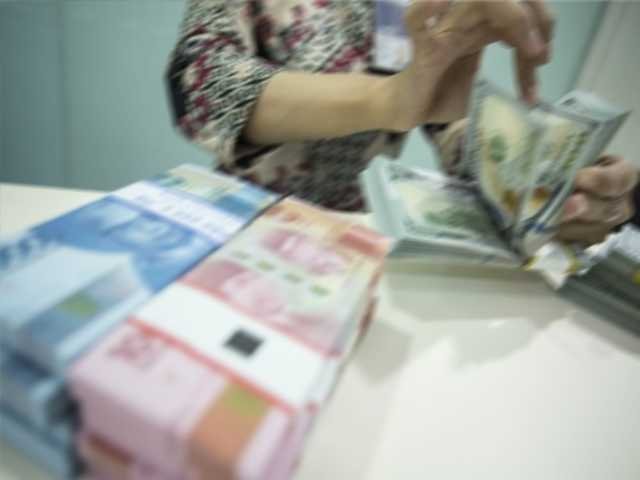 indikator ekonomi , neraca pembayaran Indonesia , Nilai tukar rupiah
