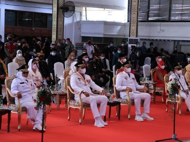 mewujudkan berbagai program pro rakyat, program 100 hari kerja