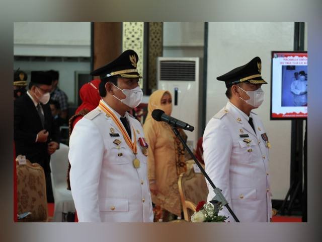 pelantikan bupati okus