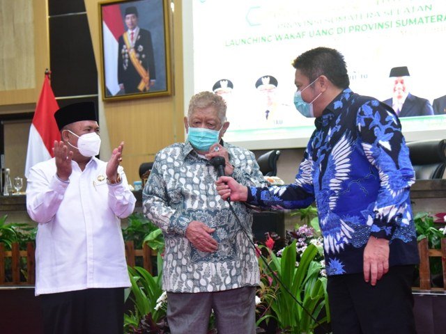 Badan Wakaf Indonesia (BWI) , Haji Halim memberikan bantuan kepada bwi , Launching Uang Wakaf