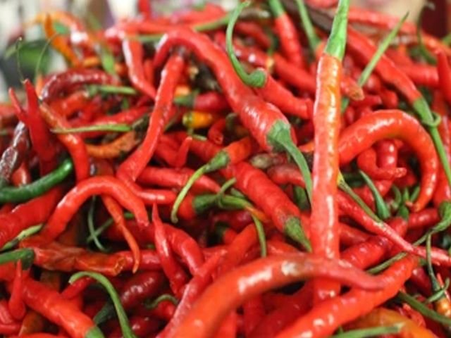 Harga Cabai di Surabaya , pasokan kiriman cabai , pedagang cabai dipasar , petani di wilayah Jawa Timur